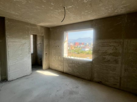 Shitet apartament 3+1+2 ne Kamez