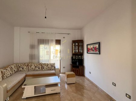 Jepet me qera Apartament 1+1  tek 5 Maji