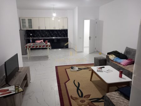 Shitet Apartament 2+1+2 ne Kamez