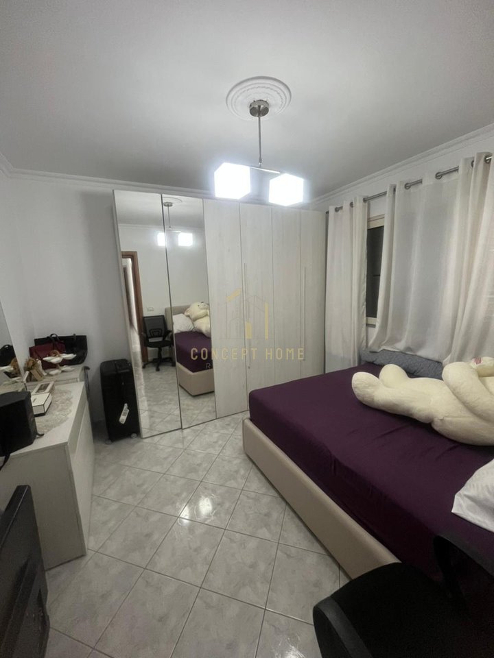 Shitet Apartament 2+1 tek Kthesa e Kamzes