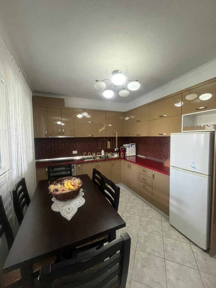 Shitet Apartament 2+1 tek Kthesa e Kamzes