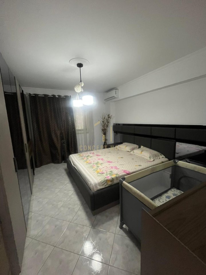 Shitet Apartament 2+1 tek Kthesa e Kamzes