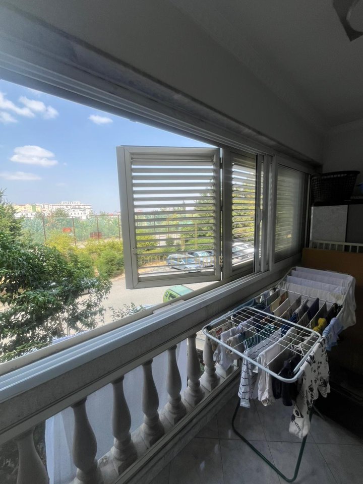 Shitet Apartament 2+1 tek Kthesa e Kamzes