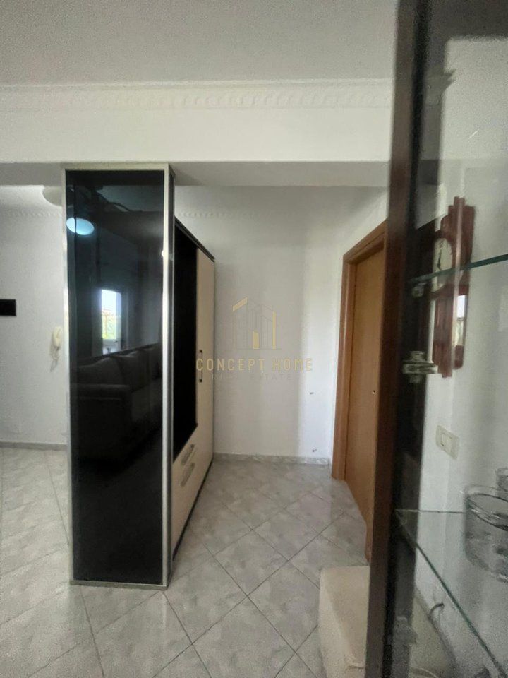 Shitet Apartament 2+1 tek Kthesa e Kamzes