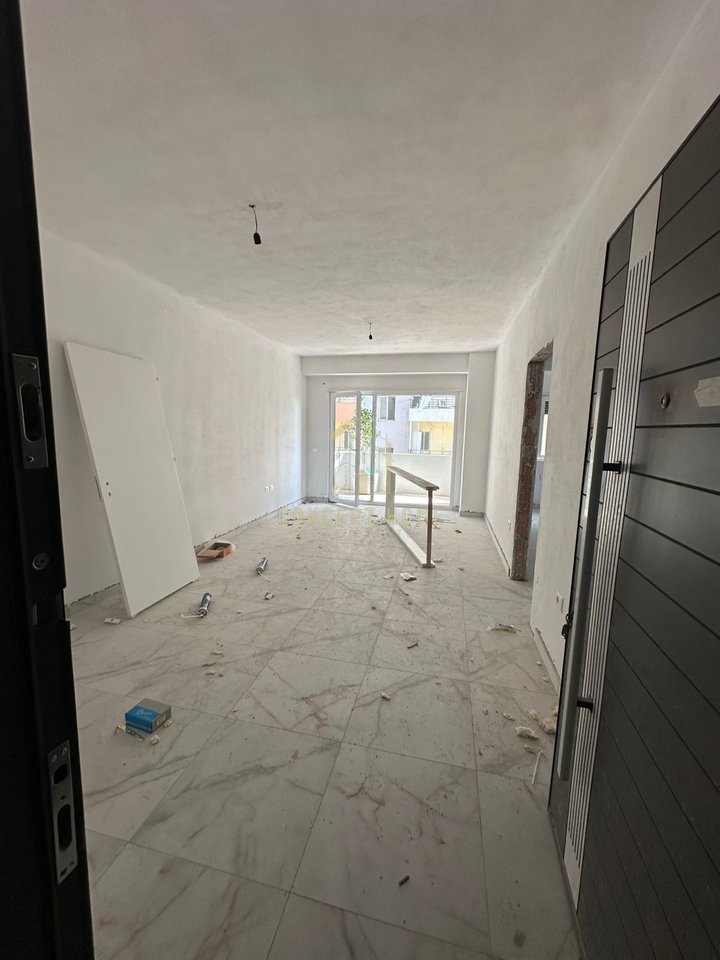 Jepet me qera apartament 1+1 ne Kamëz