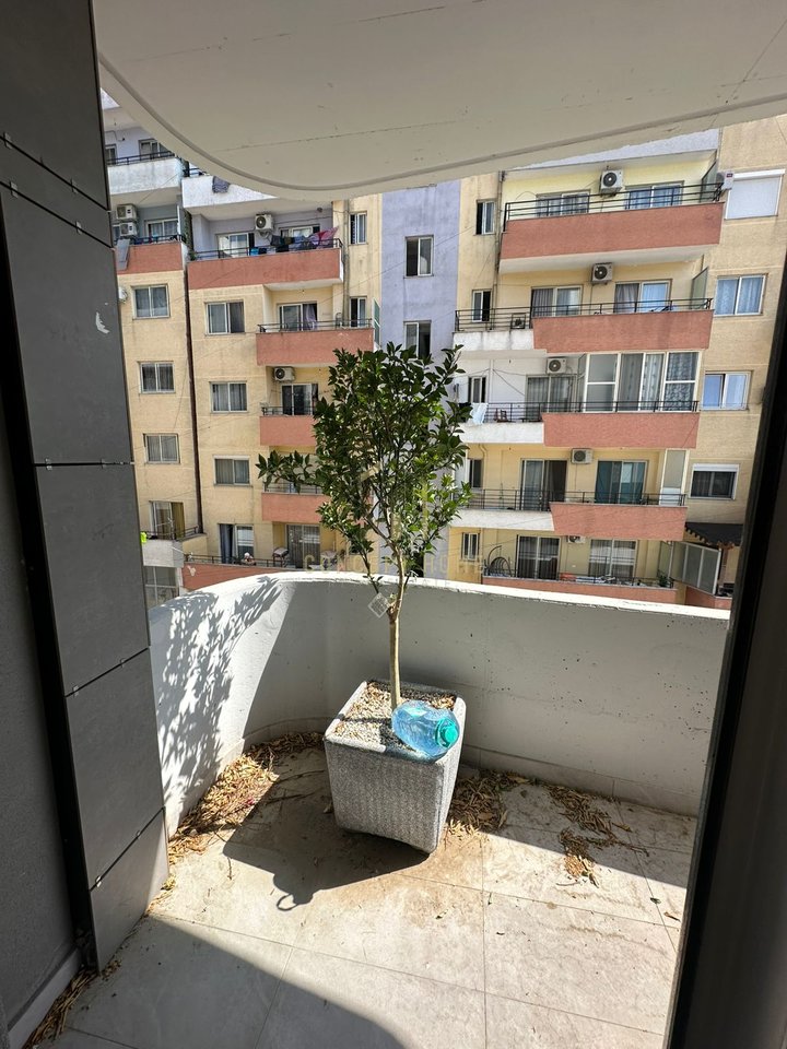 Jepet me qera apartament 1+1 ne Kamëz