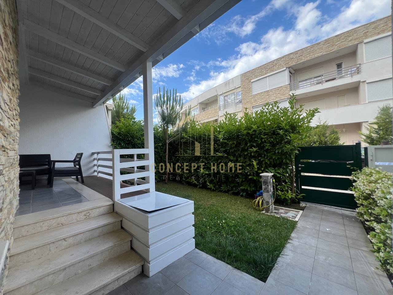 Shitet  apartament 2+1 tek Gjiri Lalzit