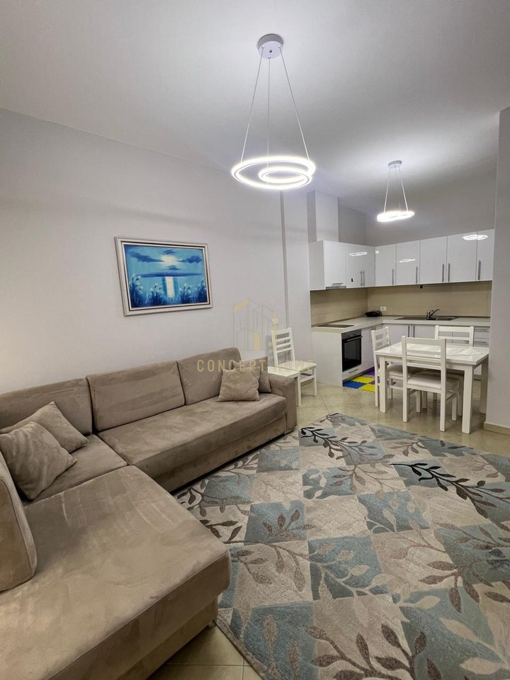 Shitet  apartament 2+1 tek Gjiri Lalzit
