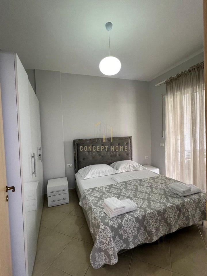 Shitet  apartament 2+1 tek Gjiri Lalzit