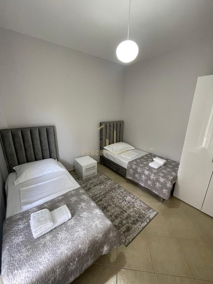 Shitet  apartament 2+1 tek Gjiri Lalzit