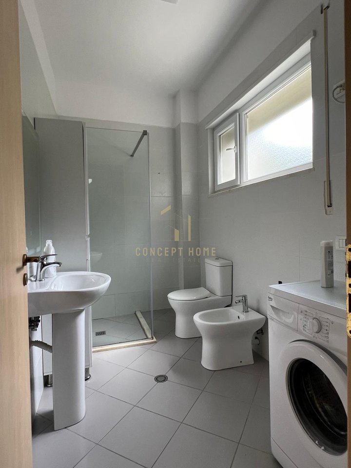 Shitet  apartament 2+1 tek Gjiri Lalzit
