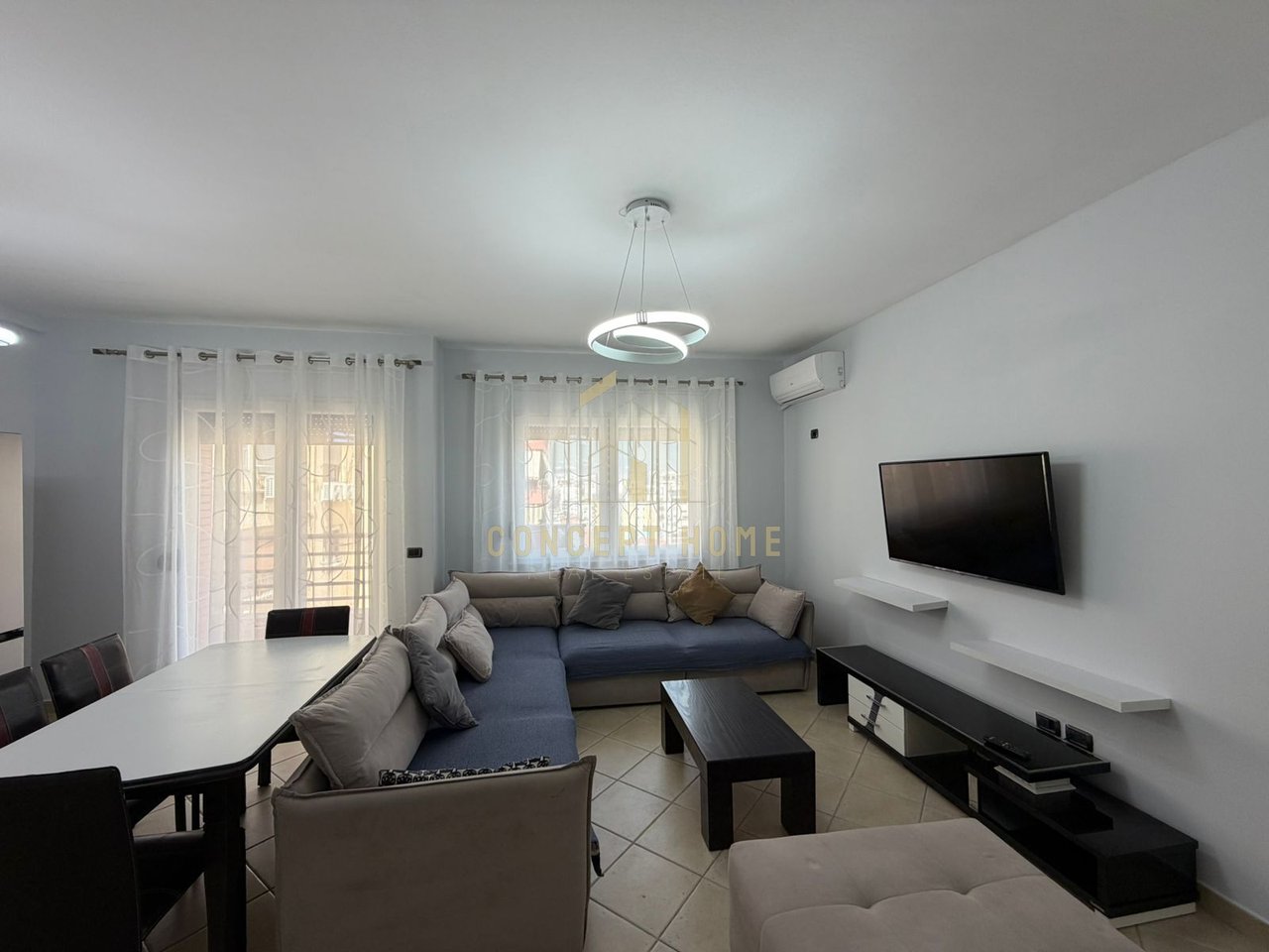 Jepet me qera apartament 2+1+2 ne Qender