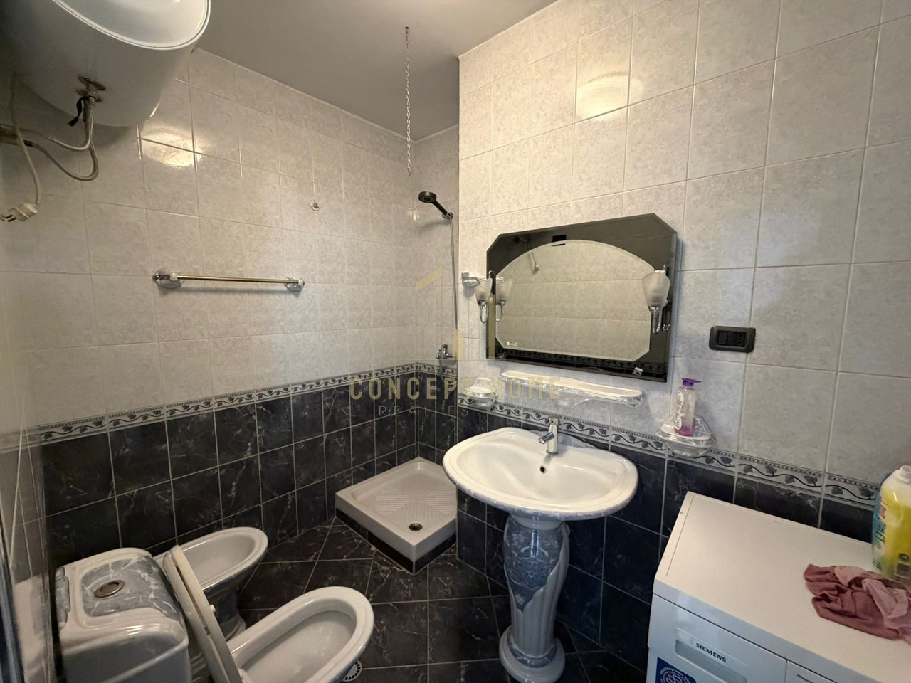 Jepet me qera apartament 2+1+2 ne Qender