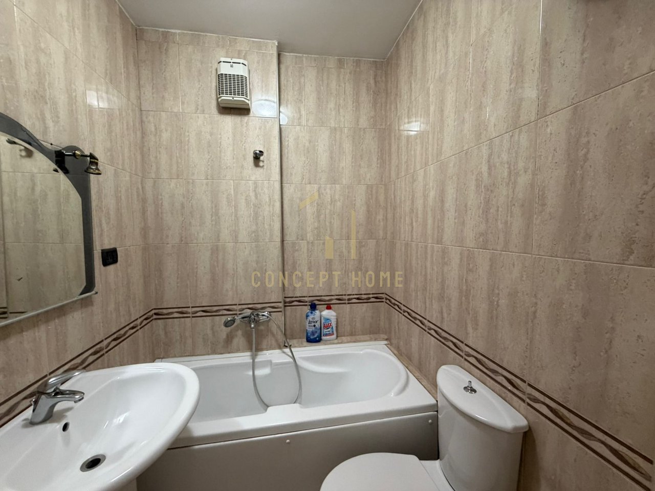 Jepet me qera apartament 2+1+2 ne Qender