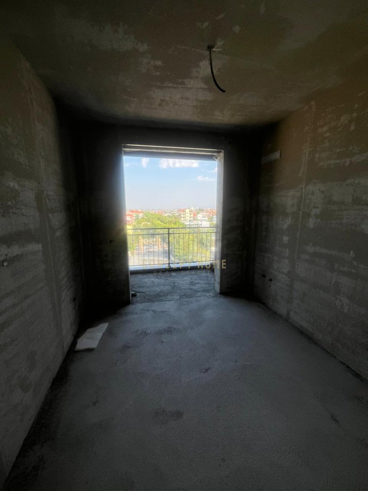 Shitet apartament 3+1+2 ne Kamez