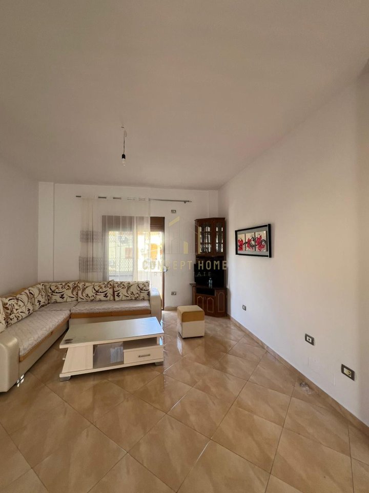 Jepet me qera Apartament 1+1  tek 5 Maji
