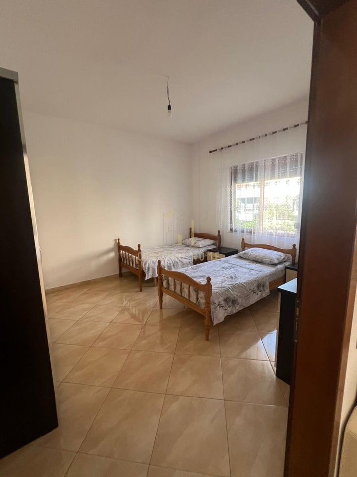 Jepet me qera Apartament 1+1  tek 5 Maji