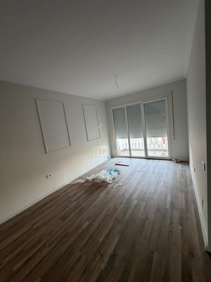 Apartment 1+1 for rent in Kamez