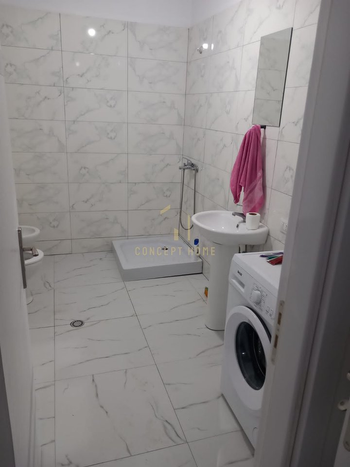 Shitet Apartament 2+1+2 ne Kamez
