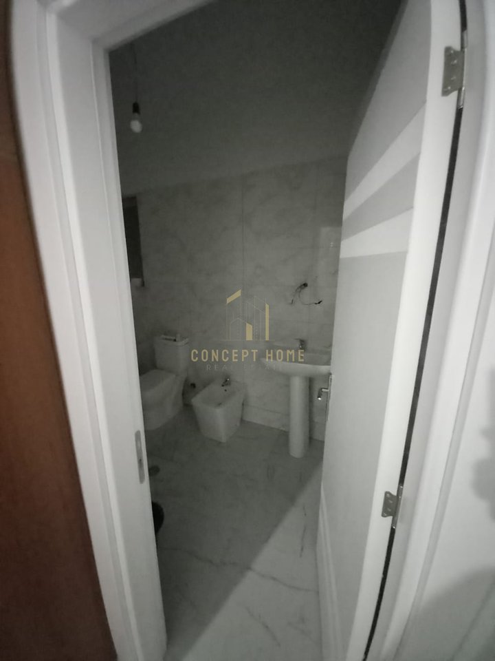 Shitet Apartament 2+1+2 ne Kamez