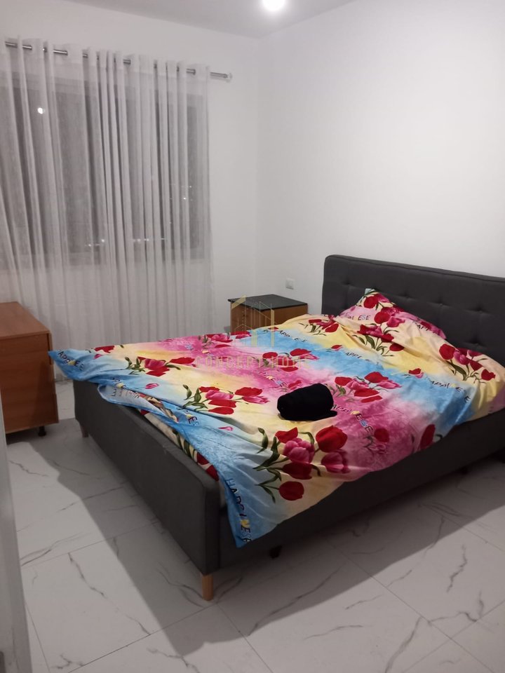 Shitet Apartament 2+1+2 ne Kamez