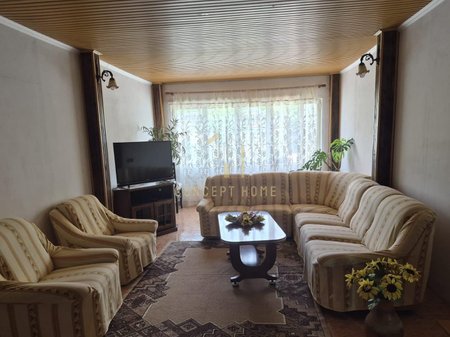 Jepet me qera shtepi private/papafingo 2+1 tek Rrethi i shkozes