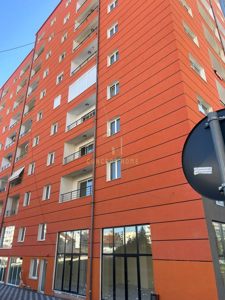 Jepen me qera 3 apartamente ne Yzberisht per ambiente biznesi