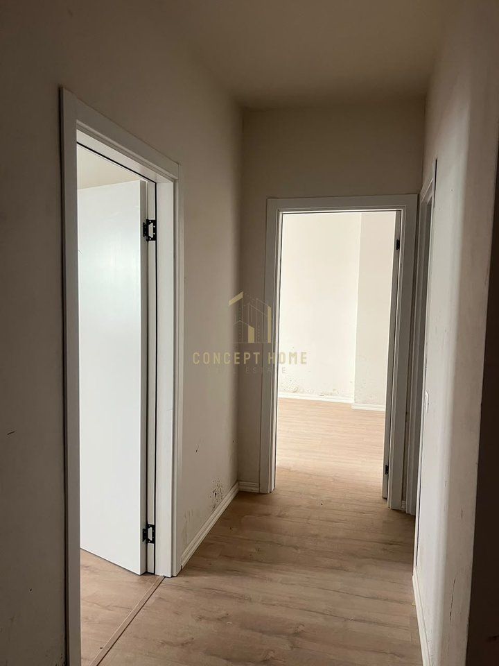 Jepen me qera 3 apartamente ne Yzberisht per ambiente biznesi