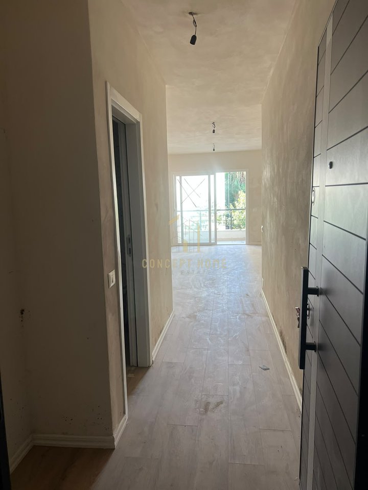 Jepen me qera 3 apartamente ne Yzberisht per ambiente biznesi