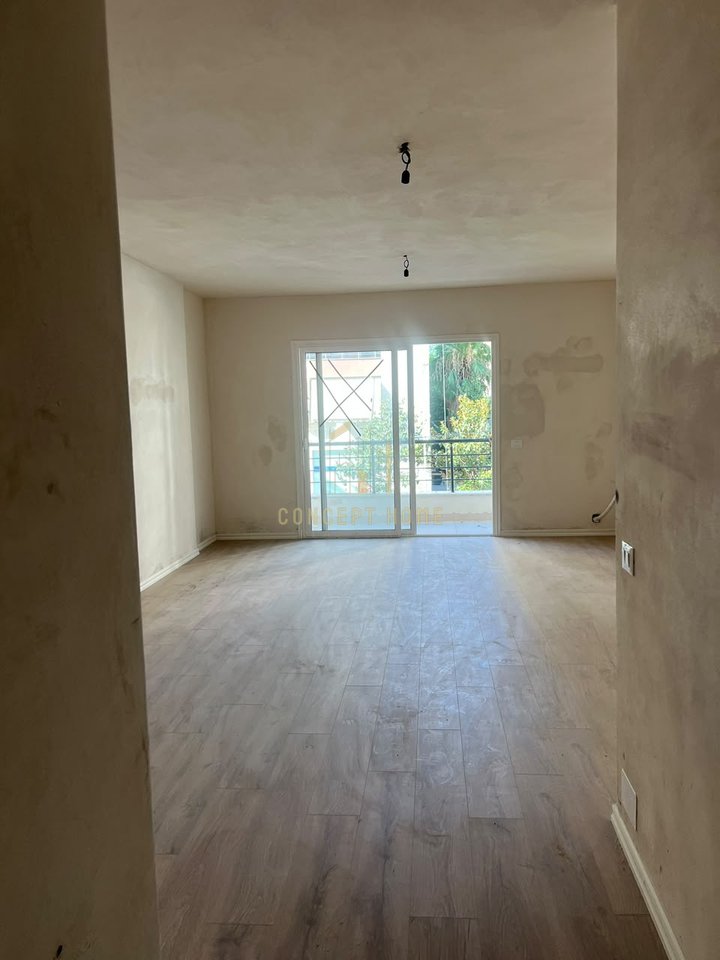 Jepen me qera 3 apartamente ne Yzberisht per ambiente biznesi
