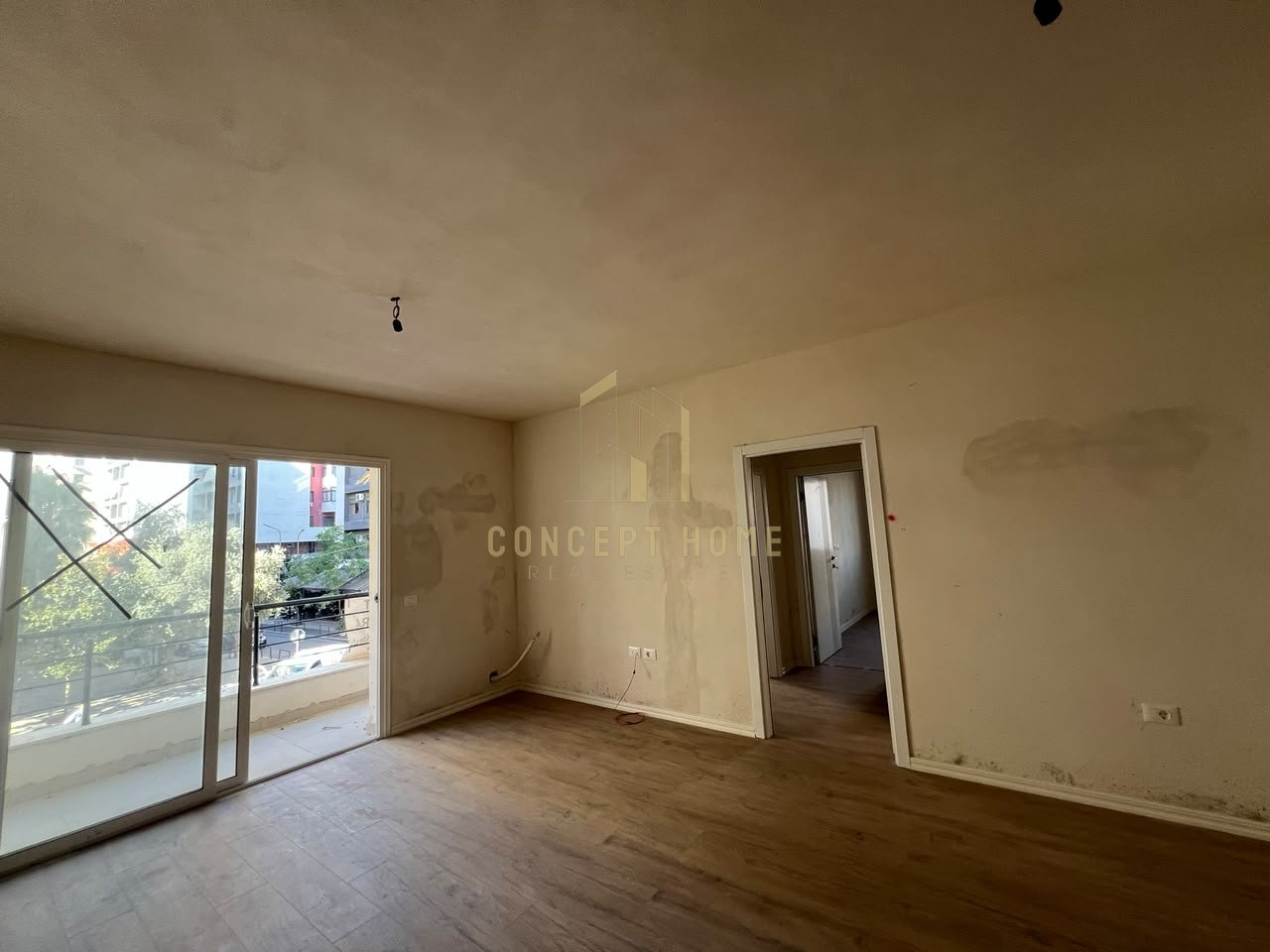 Jepen me qera 3 apartamente ne Yzberisht per ambiente biznesi