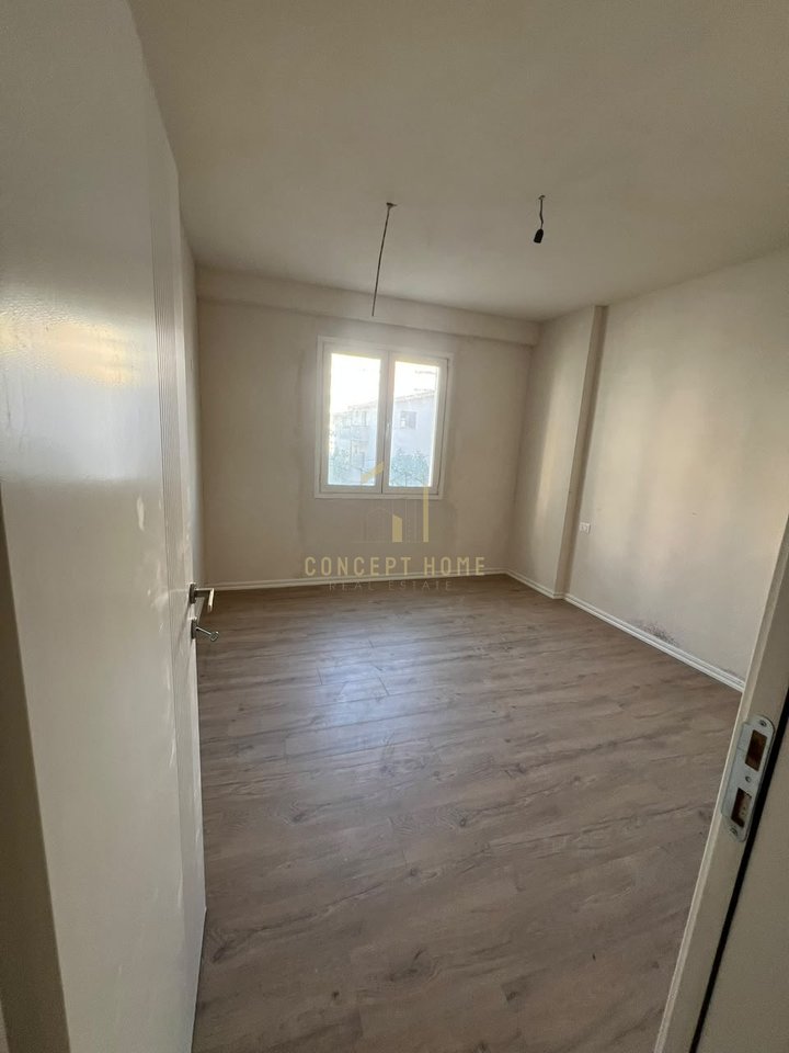 Jepen me qera 3 apartamente ne Yzberisht per ambiente biznesi