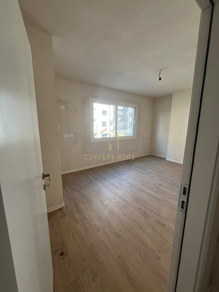 Jepen me qera 3 apartamente ne Yzberisht per ambiente biznesi
