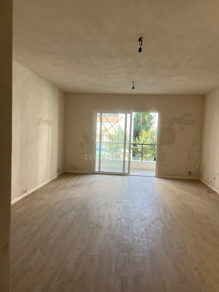 Jepen me qera 3 apartamente ne Yzberisht per ambiente biznesi
