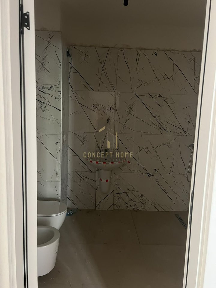 Jepen me qera 3 apartamente ne Yzberisht per ambiente biznesi
