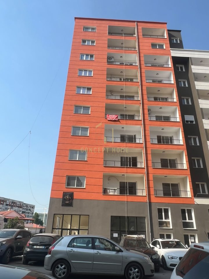 Jepen me qera 3 apartamente ne Yzberisht per ambiente biznesi