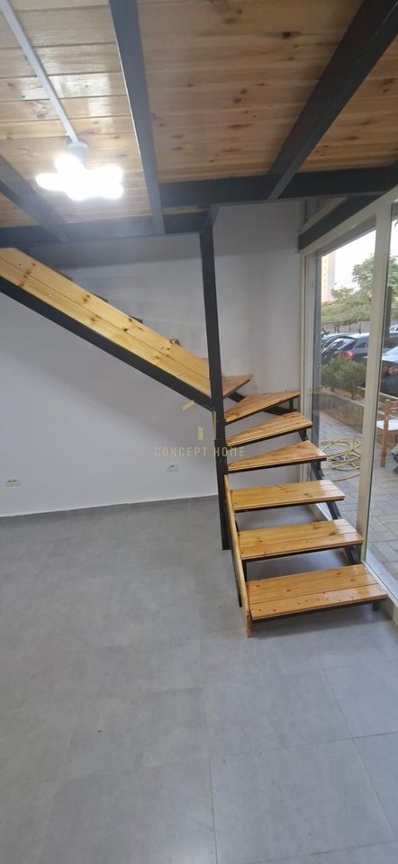 Duplex business premises for rent at the former Aviation Field.