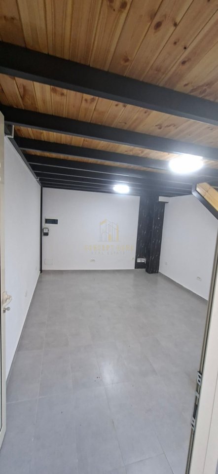 Duplex business premises for rent at the former Aviation Field.