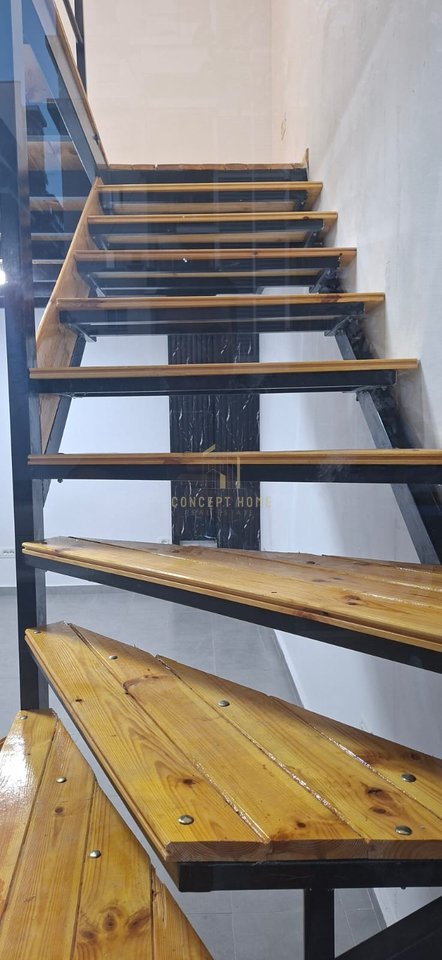 Duplex business premises for rent at the former Aviation Field.