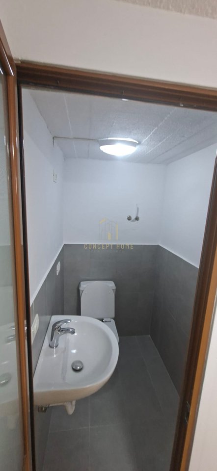 Duplex business premises for rent at the former Aviation Field.