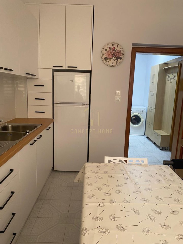Jepet me qera apartament 1+1 ne Bllok.