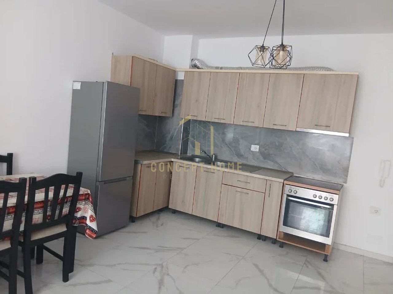 Jepet me qera apartament 1+1 ne Kamez