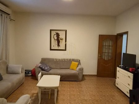 Jepet me qera Apartament 2+1 ne Xhamllik