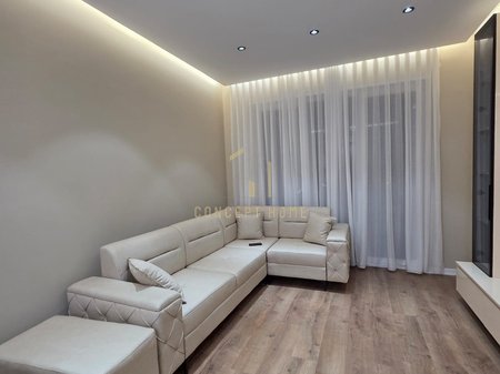 Jepet me qera apartament 1+1 ne 5 Maj