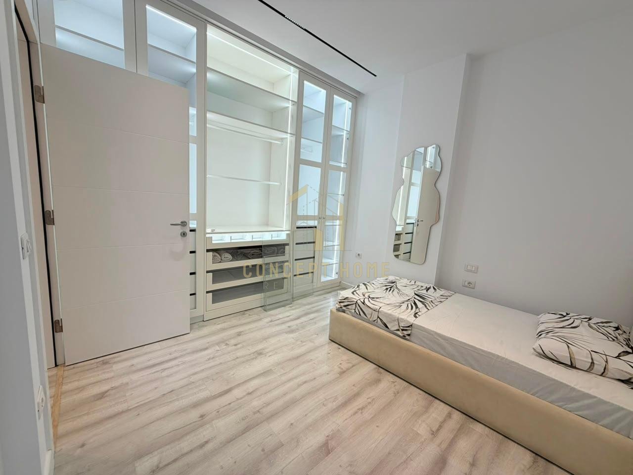 Apartment 2+1 for rent at Rruga e Dibres