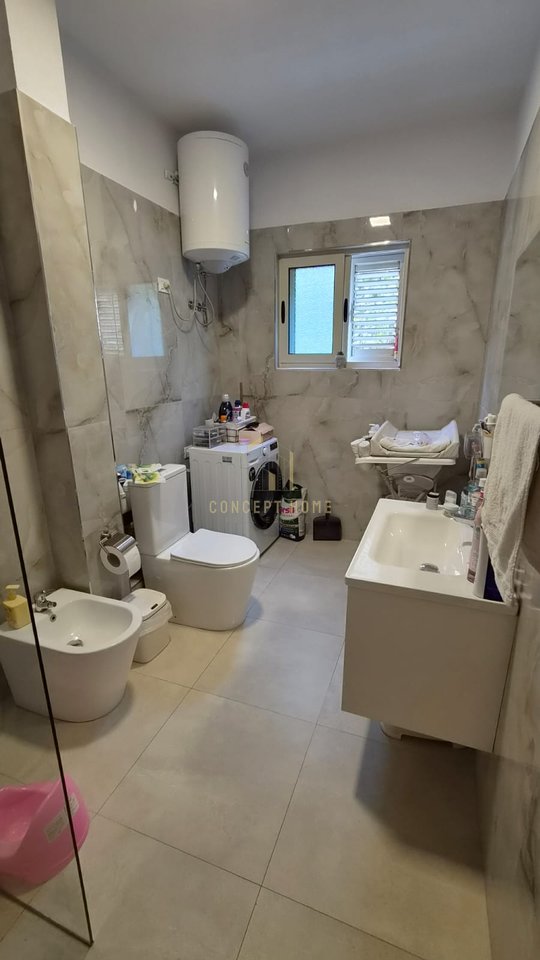 Jepet me qera Apartament 2+1 ne Xhamllik