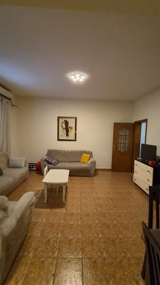 Jepet me qera Apartament 2+1 ne Xhamllik