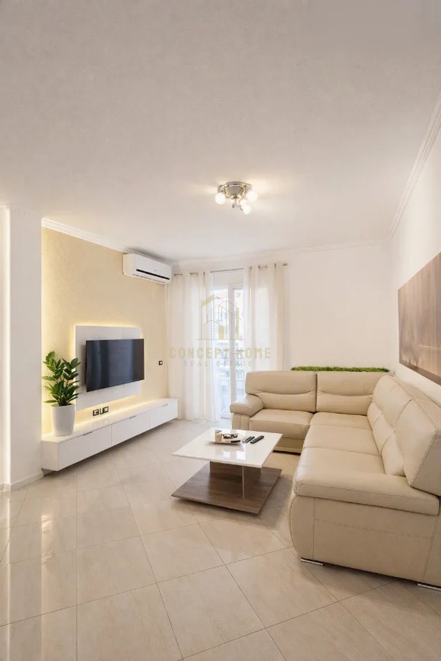 Shitet apartament 2+1 tek Liqeni i Thate