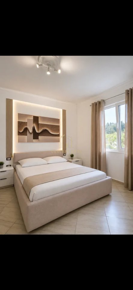 Shitet apartament 2+1 tek Liqeni i Thate