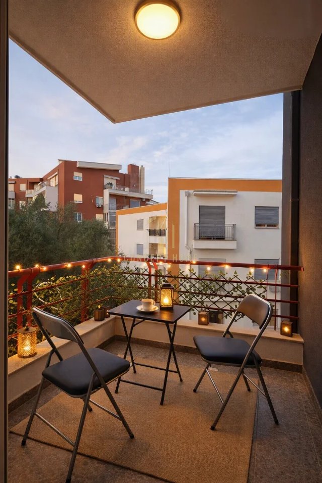Shitet apartament 2+1 tek Liqeni i Thate